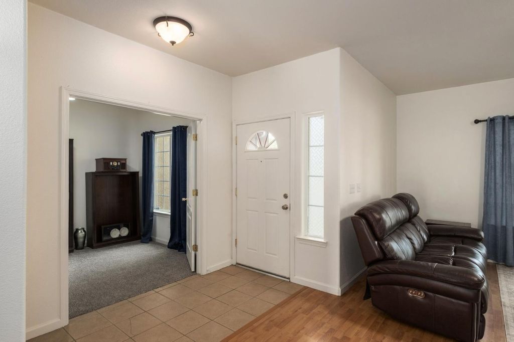 Image 7 of property listing at 600 W Lake Street, Kingsburg, CA 93631