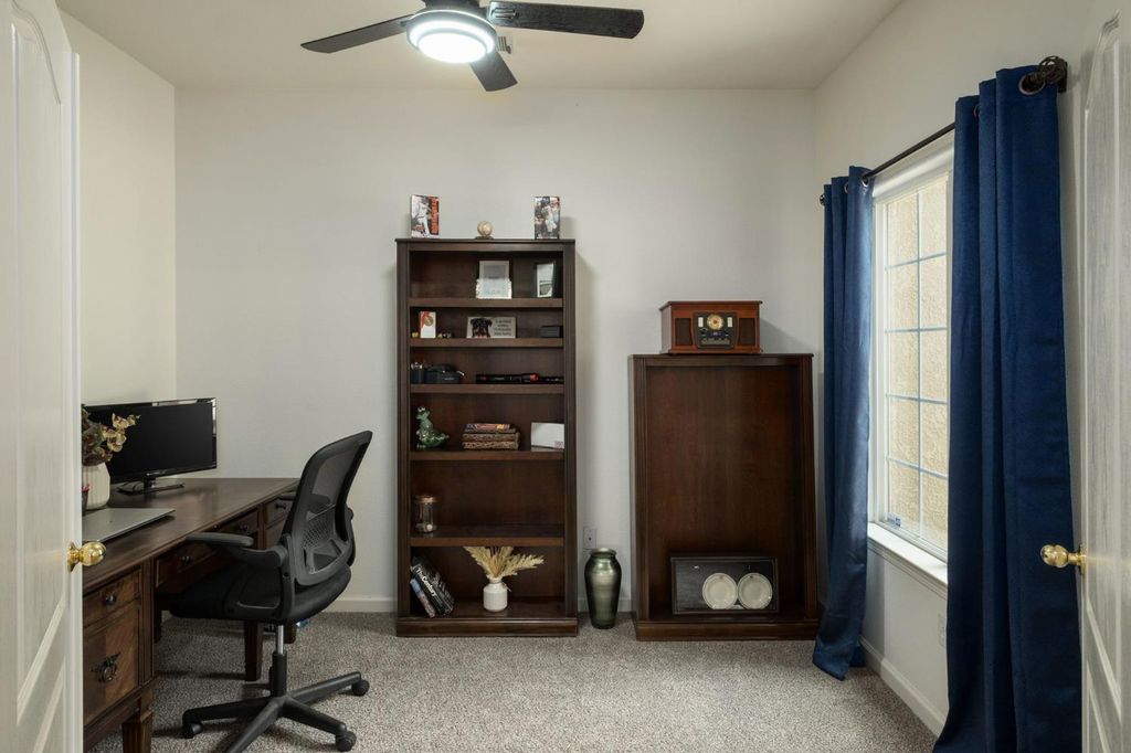 Image 8 of property listing at 600 W Lake Street, Kingsburg, CA 93631