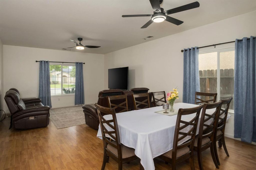 Image 9 of property listing at 600 W Lake Street, Kingsburg, CA 93631
