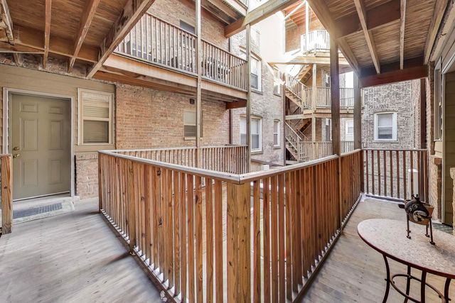 1 W OAK Avenue C1, La Grange Park, IL 60526