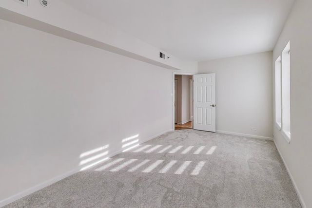 1 W OAK Avenue C1, La Grange Park, IL 60526