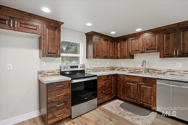 711 E Ave D, Jerome, ID 83338