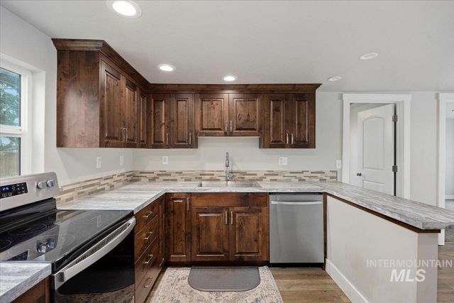 711 E Ave D, Jerome, ID 83338