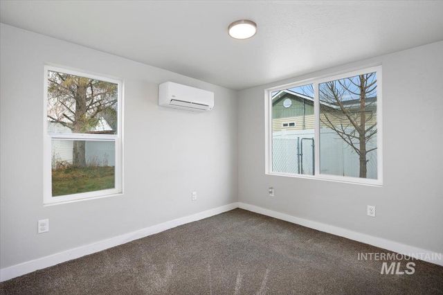 711 E Ave D, Jerome, ID 83338