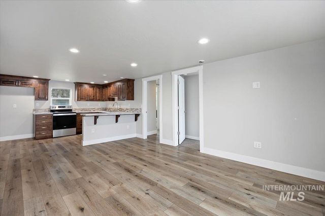 711 E Ave D, Jerome, ID 83338