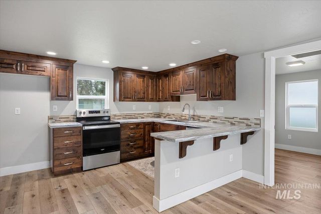 711 E Ave D, Jerome, ID 83338