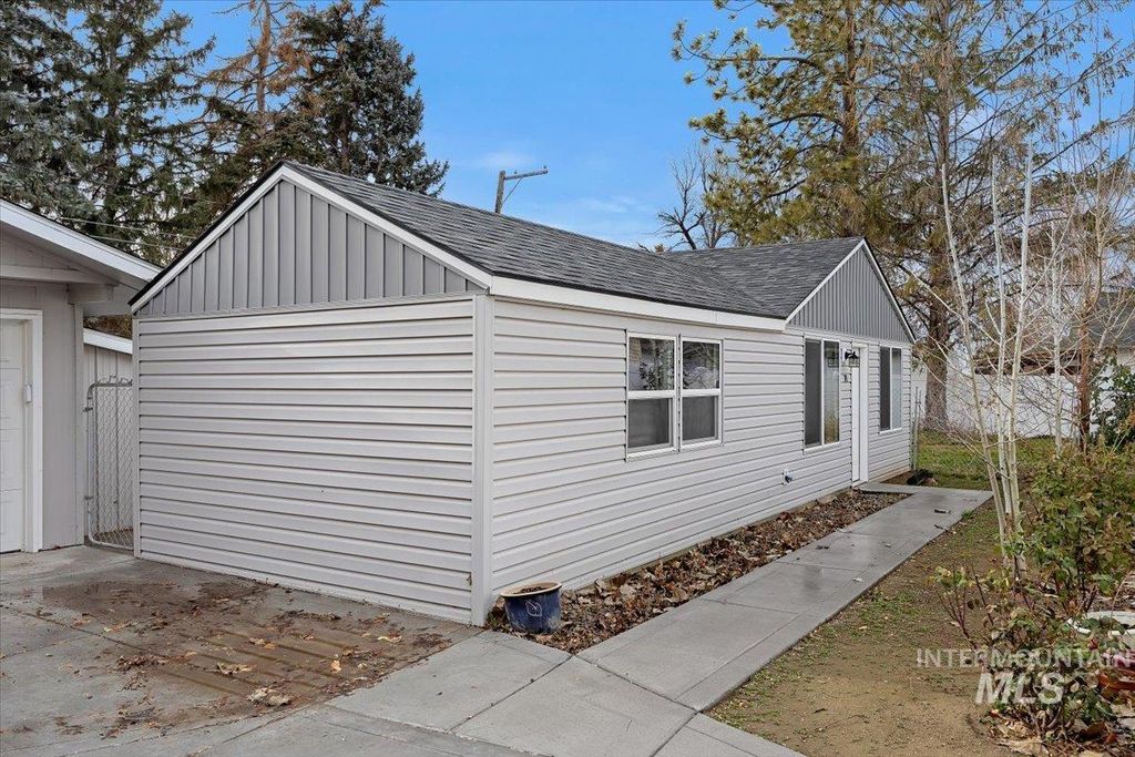 711 E Ave D, Jerome, ID 83338