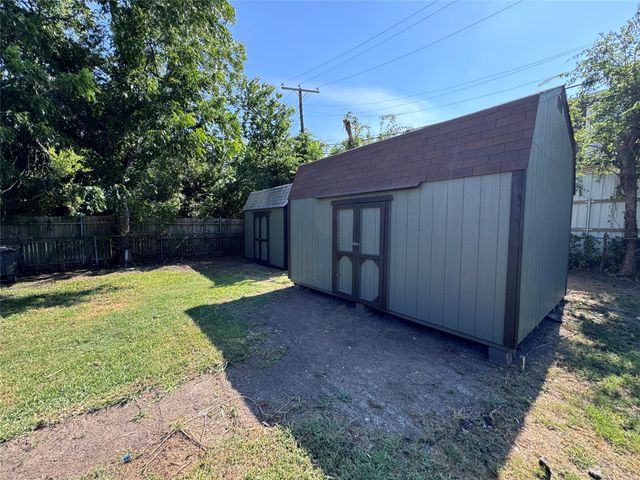 2608 Roseland Street, Fort Worth, TX 76103