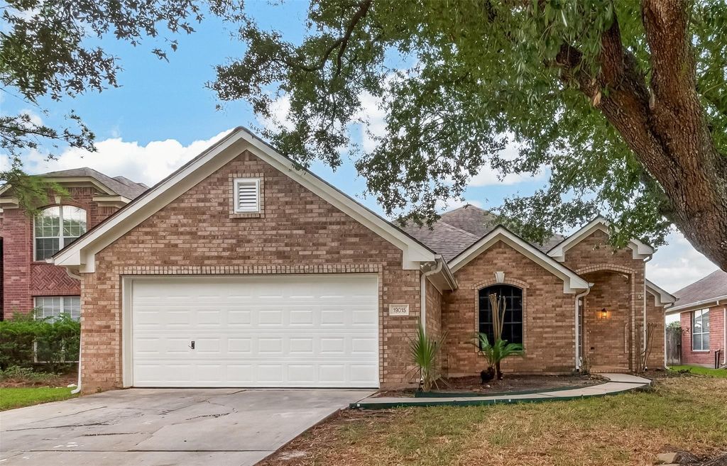19015 White Horse Drive, Tomball, TX 77377