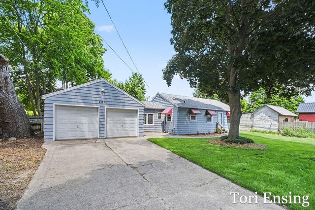 212.5 E Montcalm Street, Greenville City, MI 48838