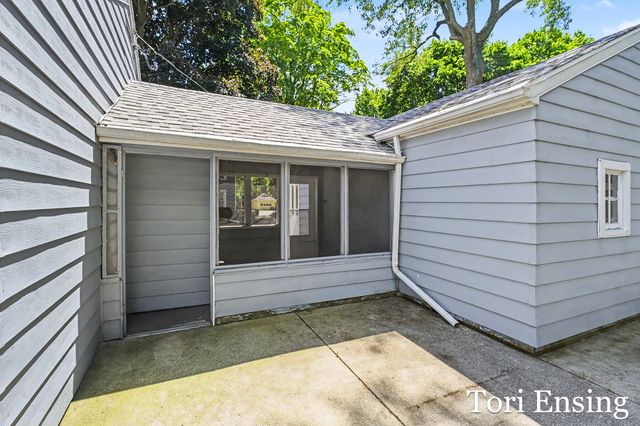 212.5 E Montcalm Street, Greenville City, MI 48838