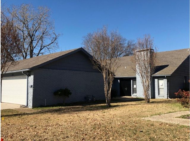 2207 Heritage Circle, Carrollton, TX 75006