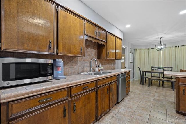 2212 N Bryan Road, Mission, TX 78572