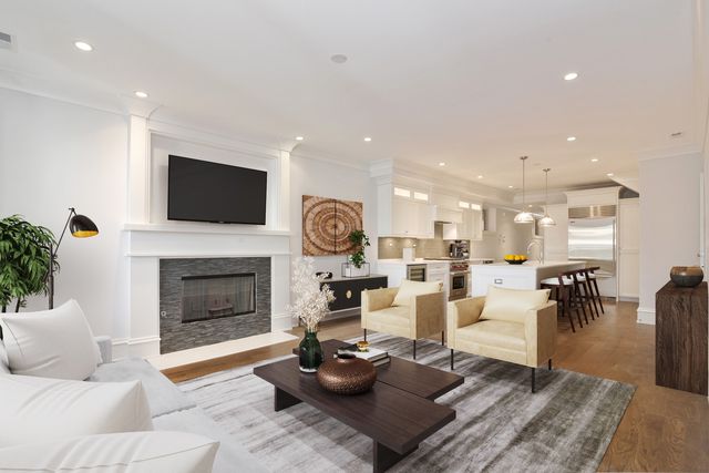 3533 N WILTON Avenue 2, Chicago, IL 60657