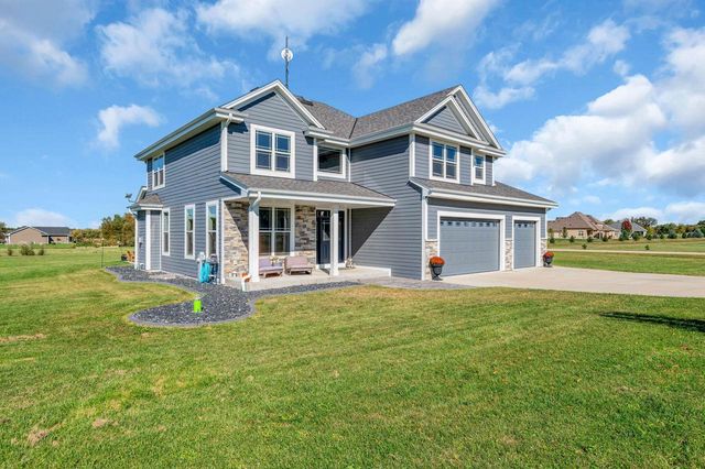 W2464 Leasure WAY, East Troy, WI 53120