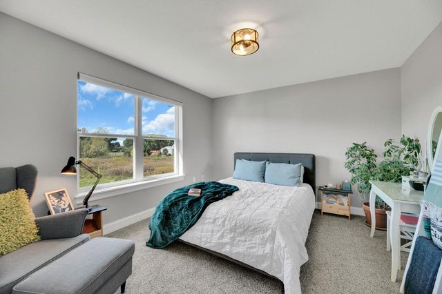 W2464 Leasure WAY, East Troy, WI 53120