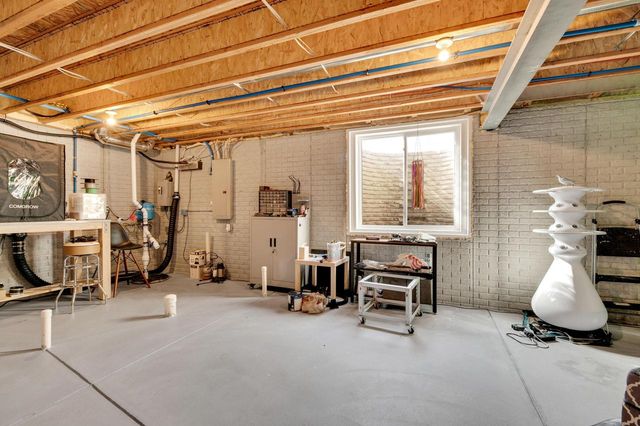 W2464 Leasure WAY, East Troy, WI 53120