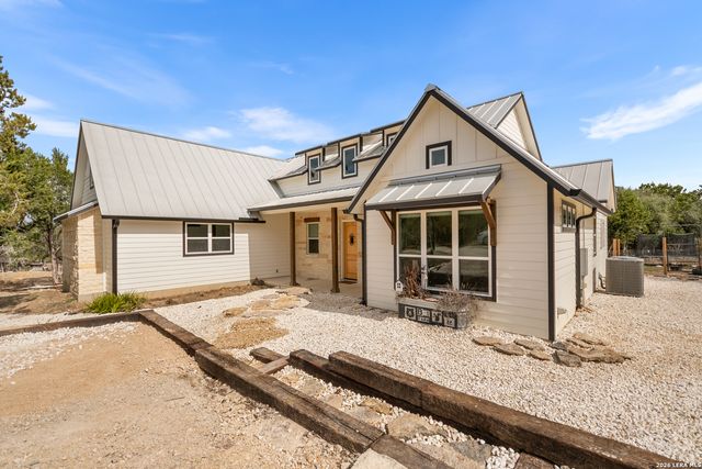 585 English Hollow, Bandera, TX 78003