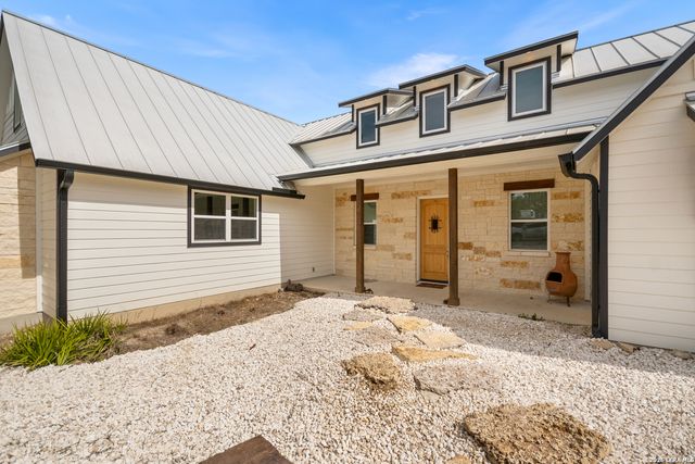 585 English Hollow, Bandera, TX 78003