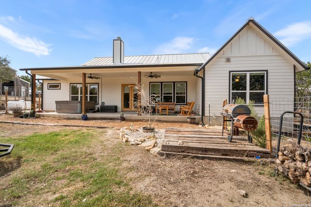 585 English Hollow, Bandera, TX 78003