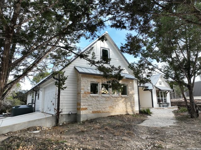 585 English Hollow, Bandera, TX 78003