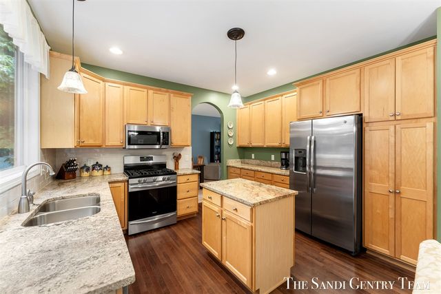 15025 Briarwood Street, Grand Haven, MI 49417