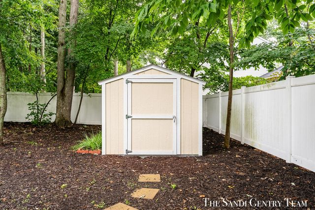 15025 Briarwood Street, Grand Haven, MI 49417