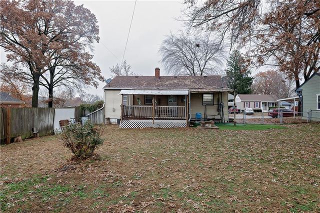 10409 E 26th Street S, Independence, MO 64052