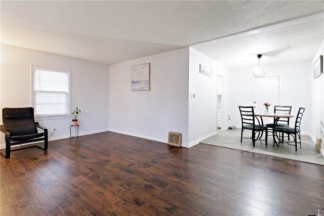 10409 E 26th Street S, Independence, MO 64052