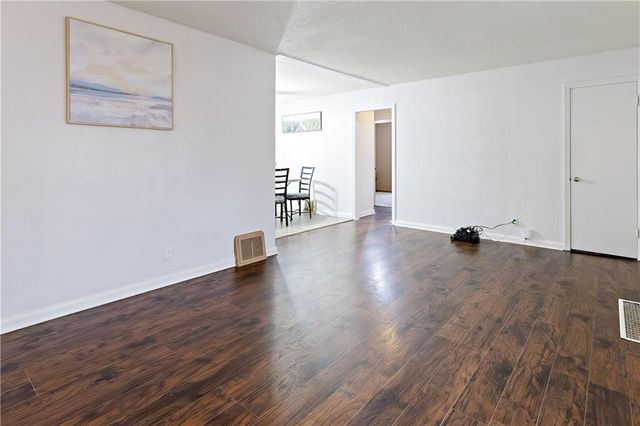 10409 E 26th Street S, Independence, MO 64052