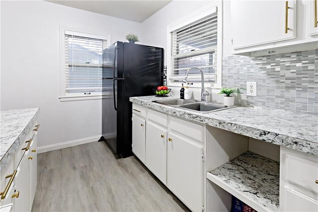 10409 E 26th Street S, Independence, MO 64052