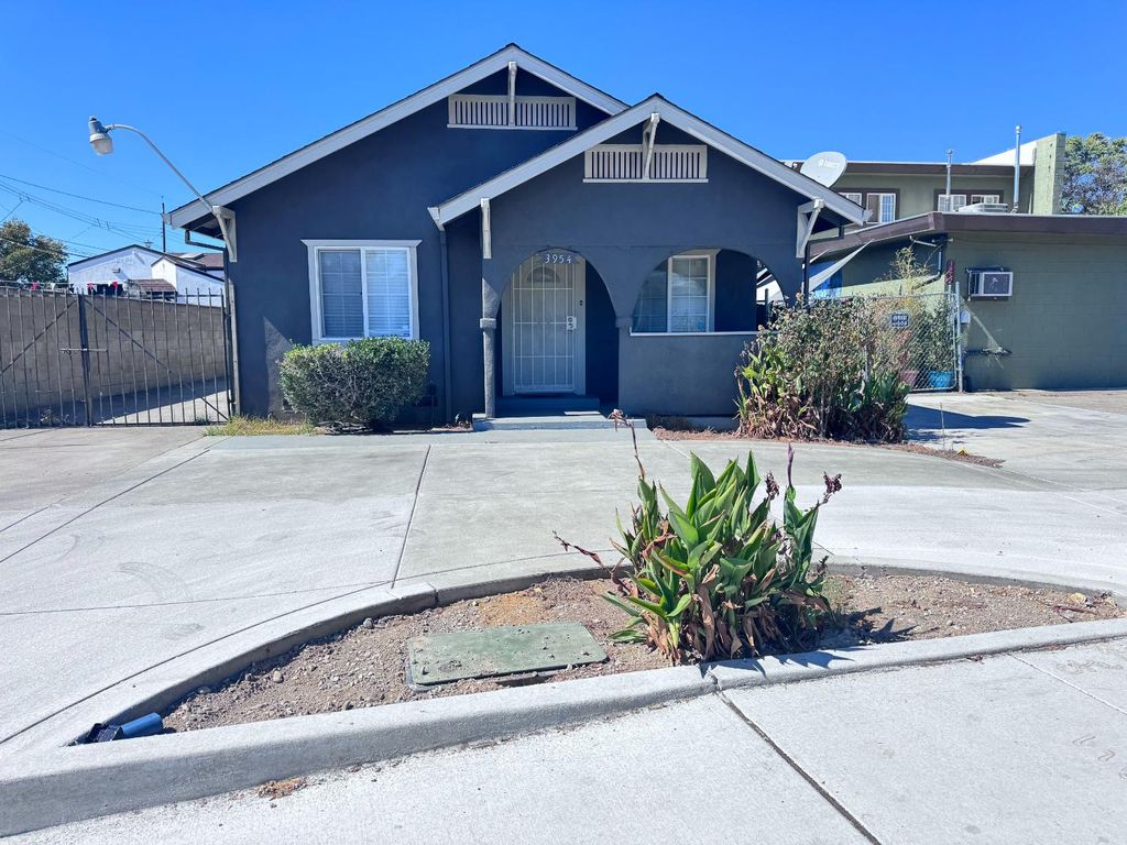 3954 Franklin Blvd, Sacramento, CA 95820