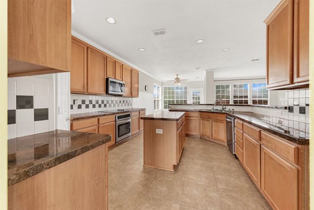 509 Lochwood Drive, Murphy, TX 75094