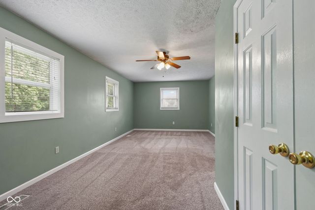 21911 Riverwood Avenue, Noblesville, IN 46062
