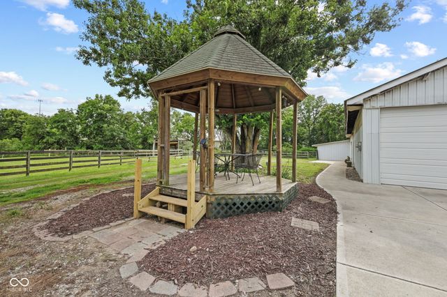 21911 Riverwood Avenue, Noblesville, IN 46062