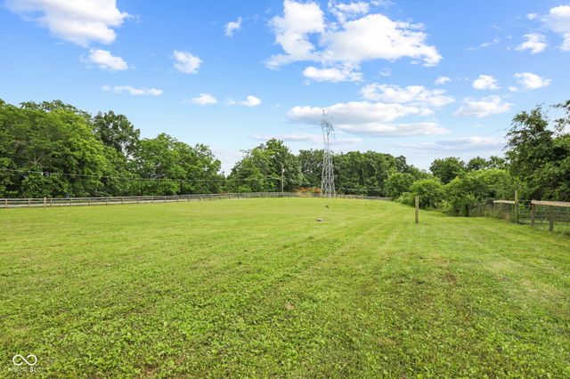 21911 Riverwood Avenue, Noblesville, IN 46062