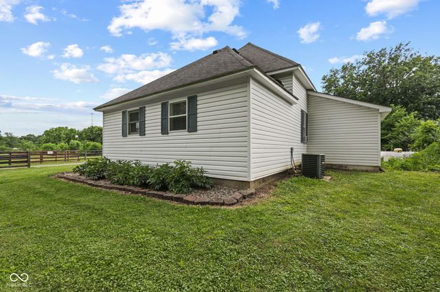 21911 Riverwood Avenue, Noblesville, IN 46062