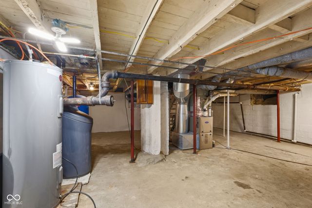 21911 Riverwood Avenue, Noblesville, IN 46062