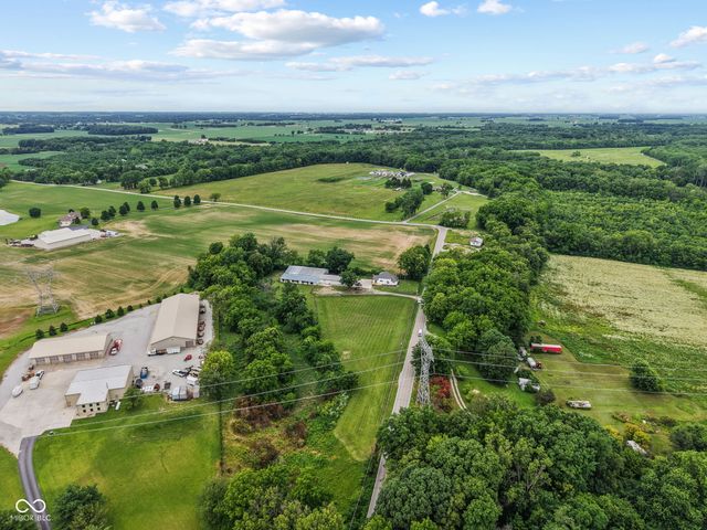 21911 Riverwood Avenue, Noblesville, IN 46062
