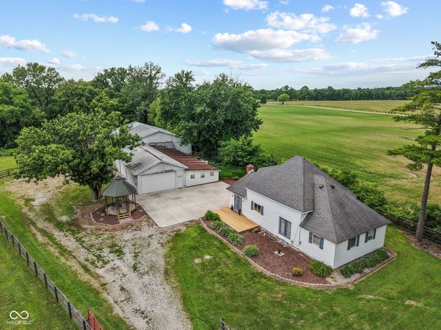 21911 Riverwood Avenue, Noblesville, IN 46062