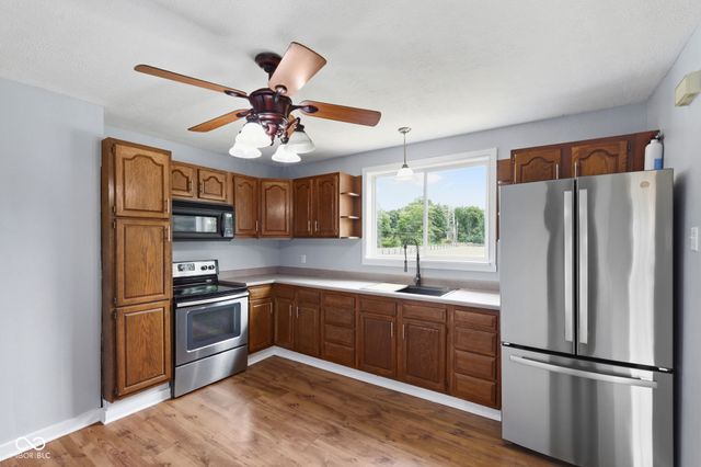 21911 Riverwood Avenue, Noblesville, IN 46062