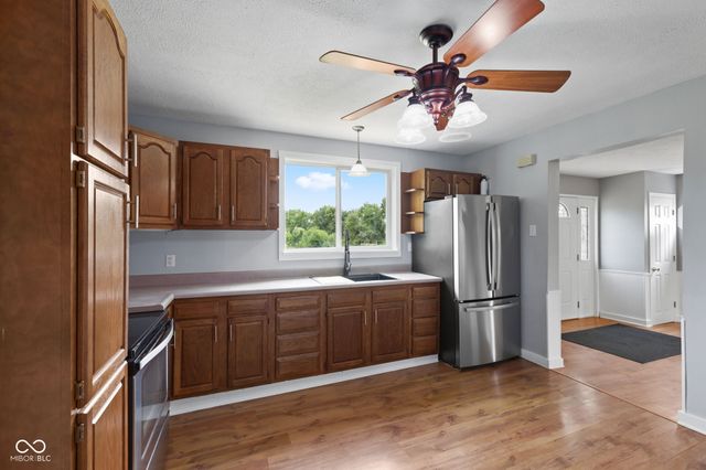 21911 Riverwood Avenue, Noblesville, IN 46062