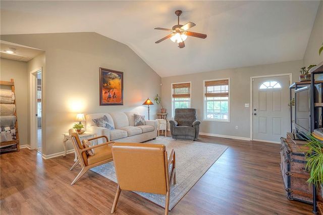 22457 Mitchel Road, Tonganoxie, KS 66086