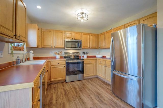 22457 Mitchel Road, Tonganoxie, KS 66086