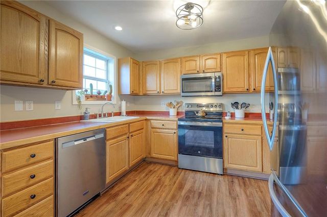 22457 Mitchel Road, Tonganoxie, KS 66086