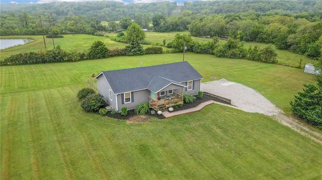 22457 Mitchel Road, Tonganoxie, KS 66086