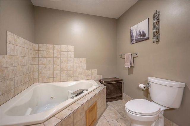 22457 Mitchel Road, Tonganoxie, KS 66086