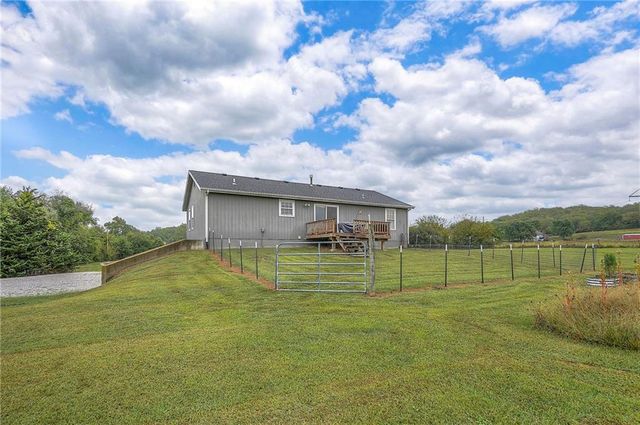 22457 Mitchel Road, Tonganoxie, KS 66086