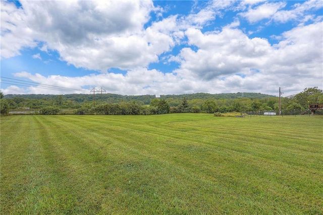 22457 Mitchel Road, Tonganoxie, KS 66086