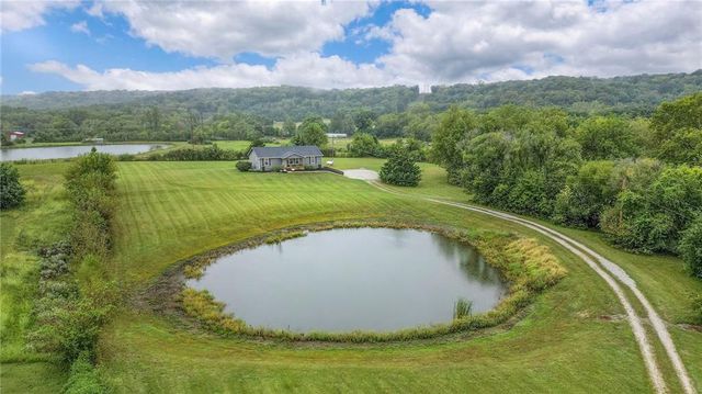 22457 Mitchel Road, Tonganoxie, KS 66086